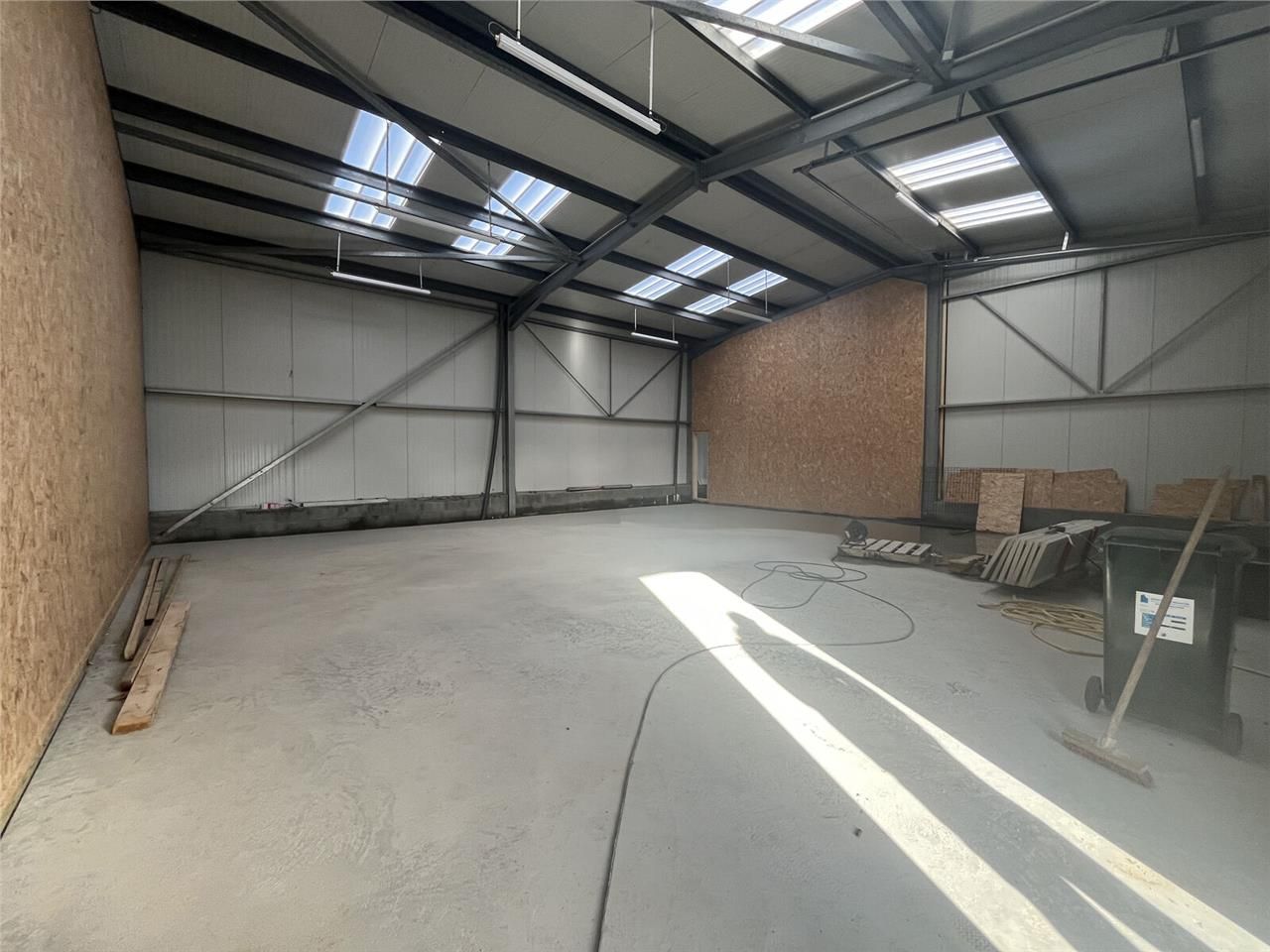 Situé dans la zone d'activité de Piriac, Arthur L