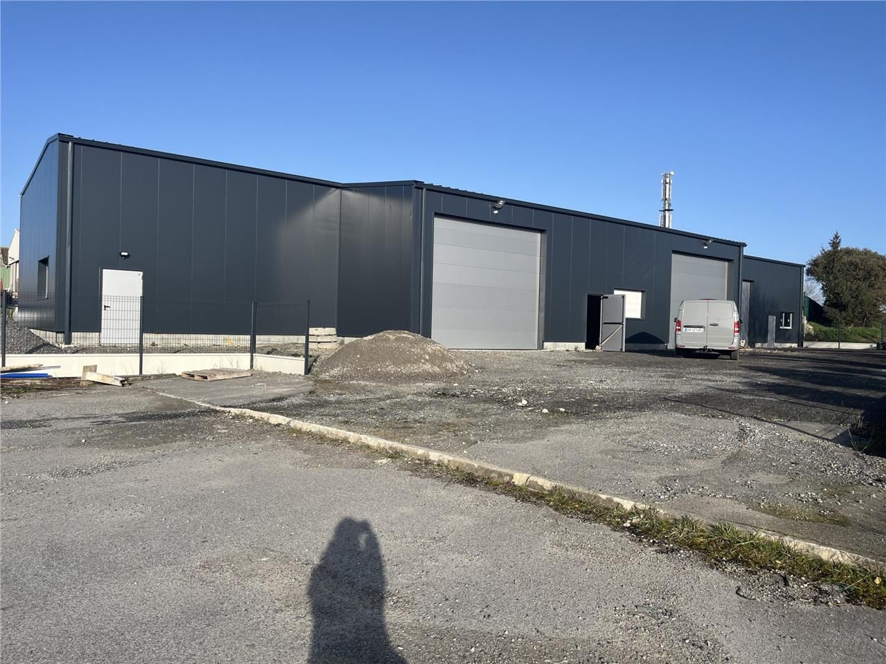 Situé dans la zone d'activité de Piriac, Arthur L