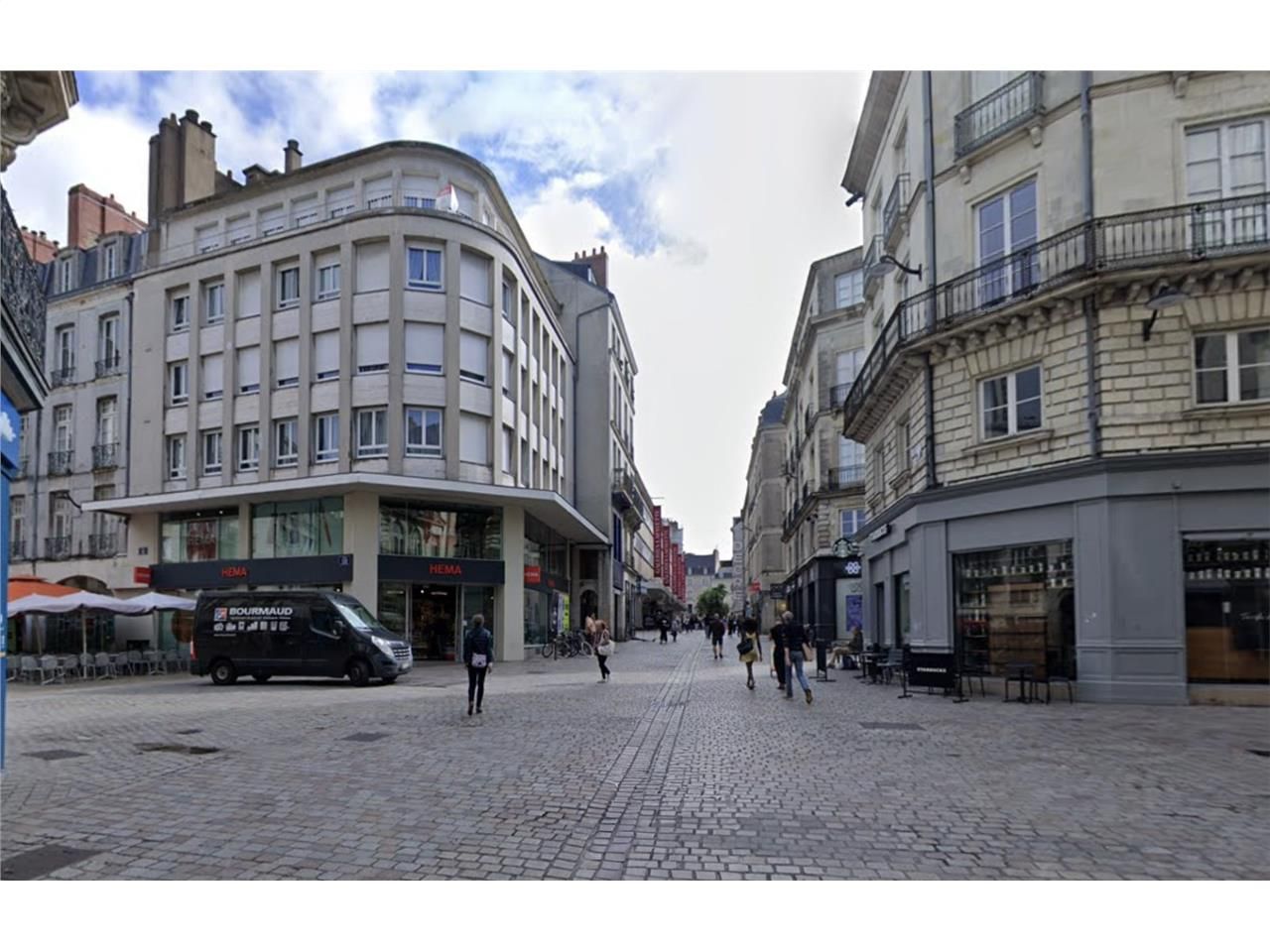 Local commercial d'environ 50 m2 en RDC plus rése