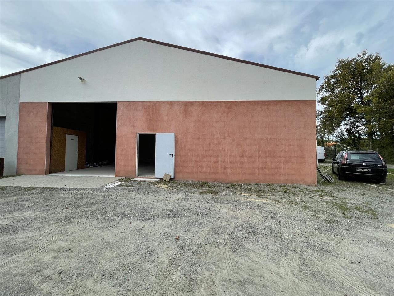 Local de 130 m2 sur Bouguenais. Situation idéale 