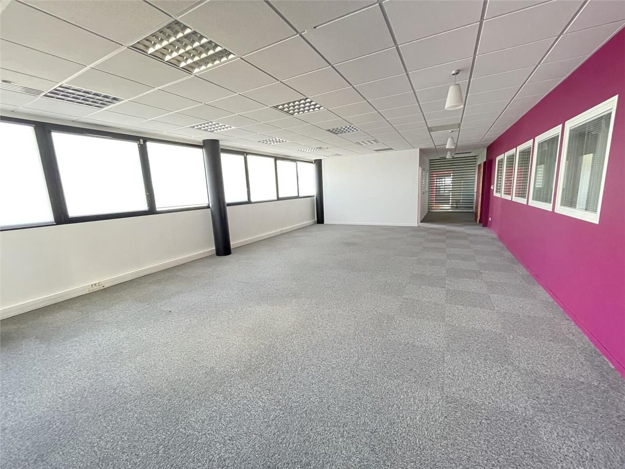 Situé dans le Parc tertiaire des Moulinets à Sain