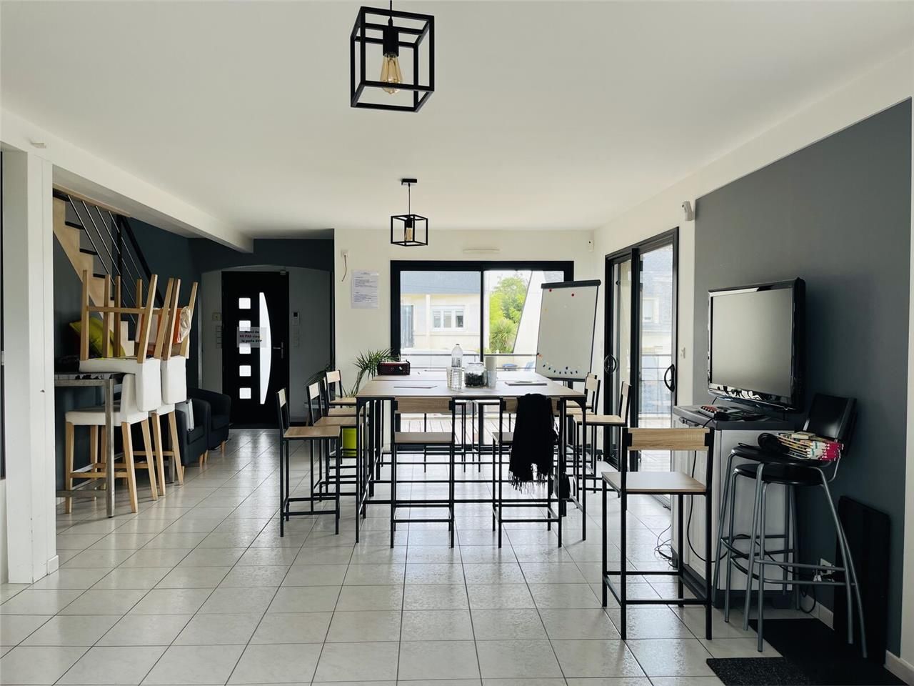 Situé dans le quartier de Saint-Marc S/Mer à Sain