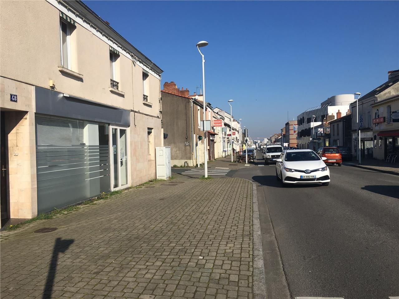 Cette cellule de 80 m2 en parfait état est propic