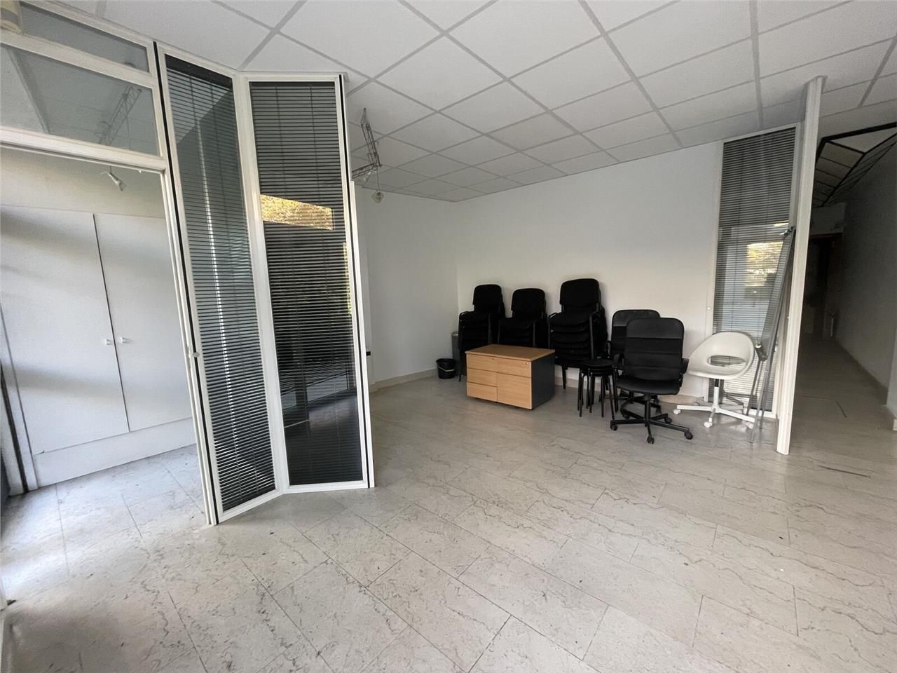 Venez découvrir ce local idéalement situé au bord