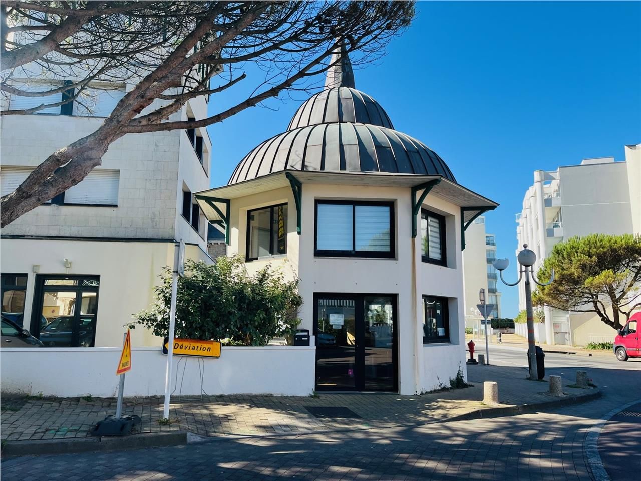 À Pornichet, Arthur Loyd propose un local commerc