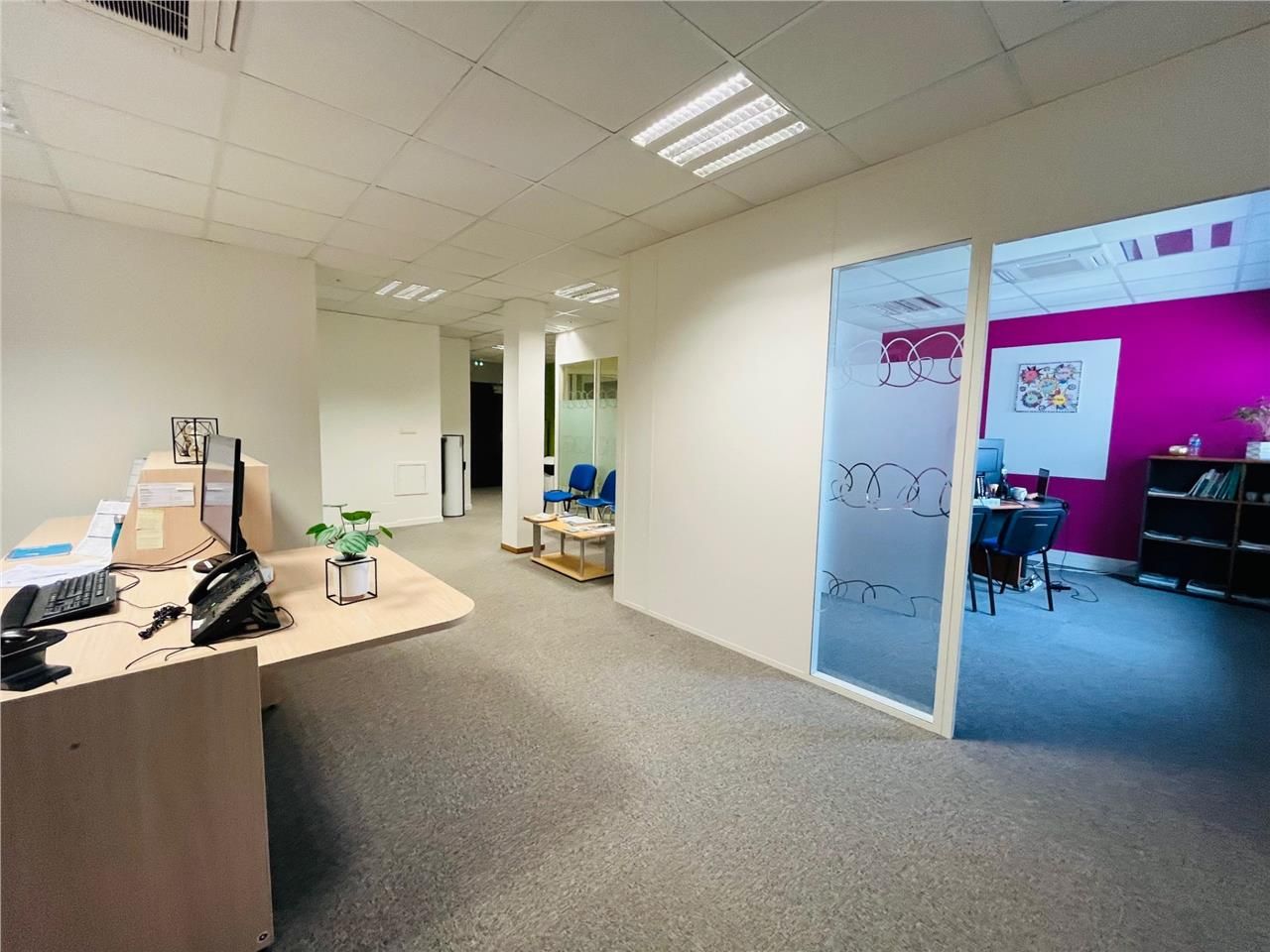 Situé dans le zone tertiaire de Trignac à proximi