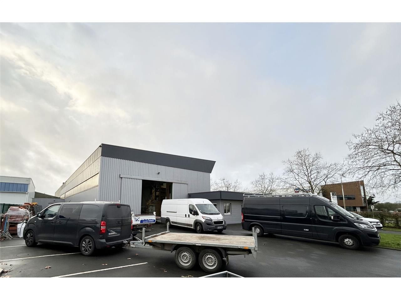 Dans une zone d'activité du sud loire, nous vous 