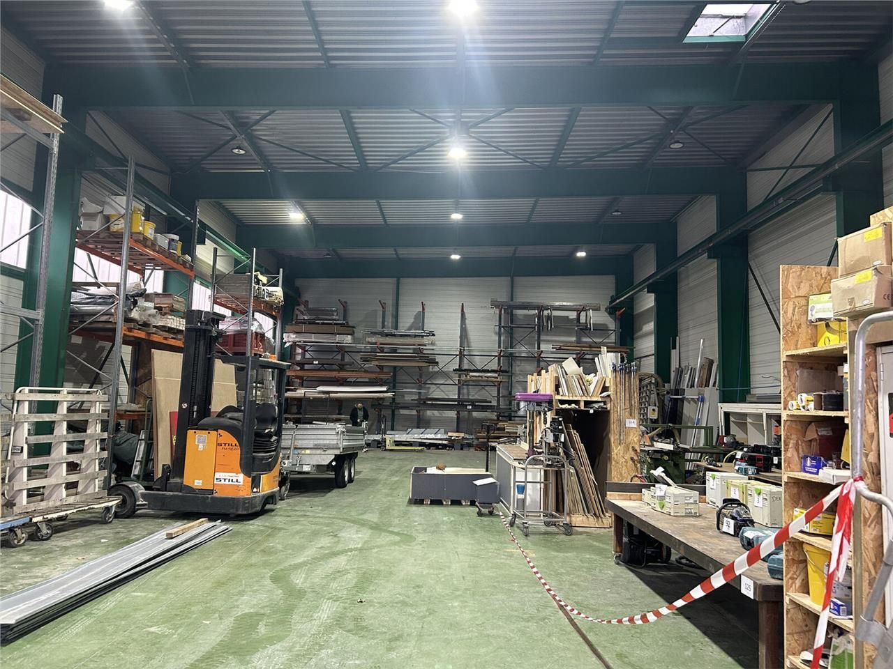 Dans une zone d'activité du sud loire, nous vous 