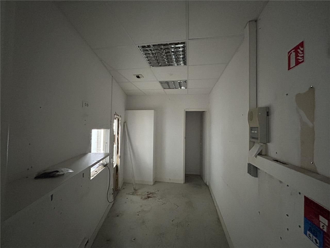 Local commercial à vendre en rez de chaussée au s