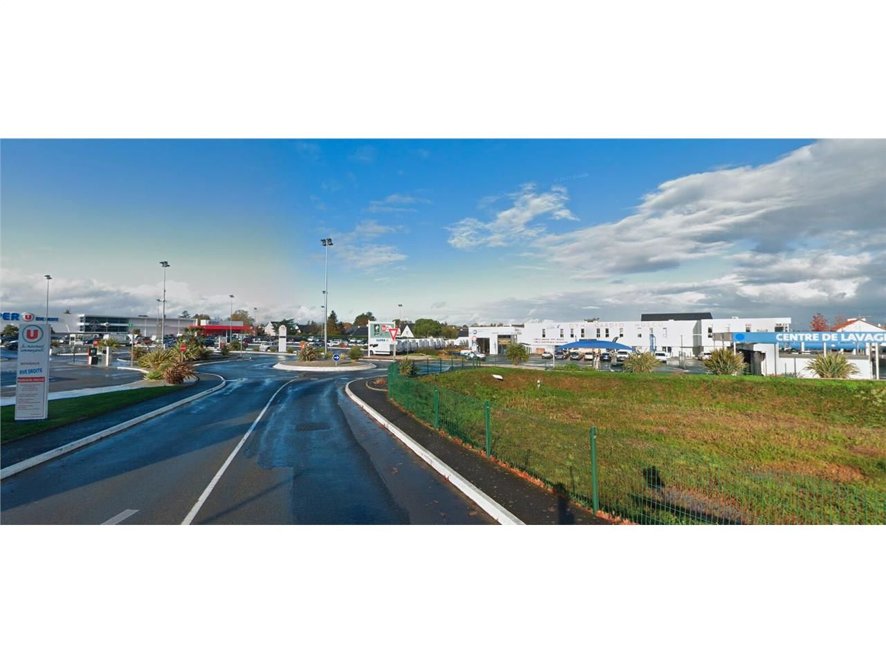 Nous vous proposons au sein de l'ensemble commerc