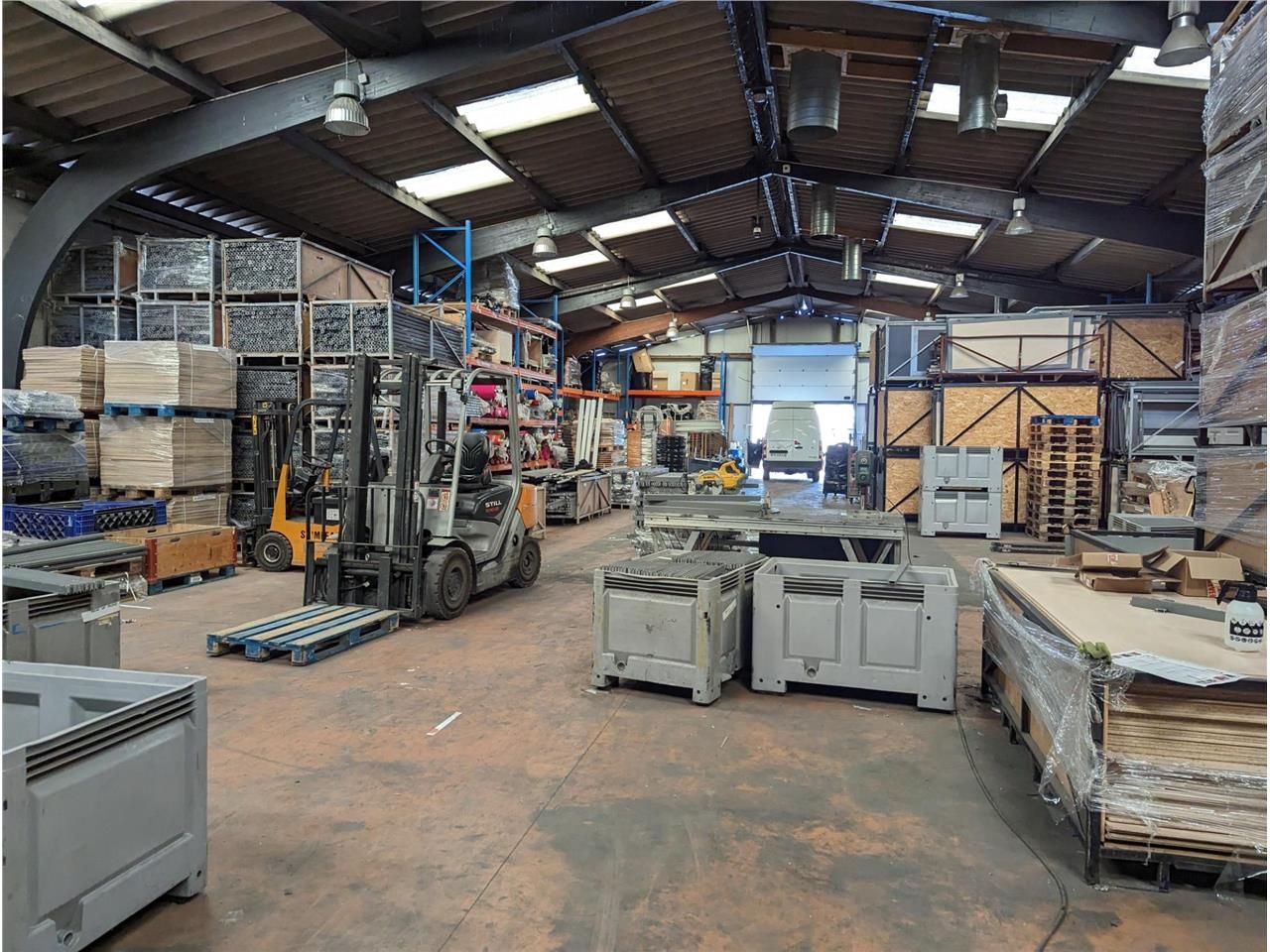 A louer sur la Zone Industrielle du Salaison, à V