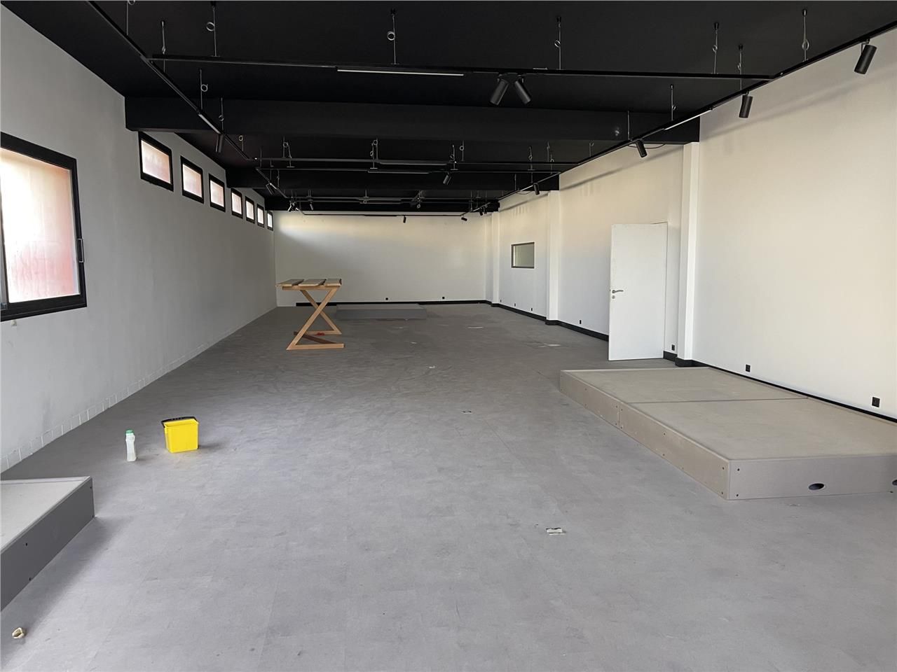 A Louer local d'activités Showroom à Mauguio. Sur