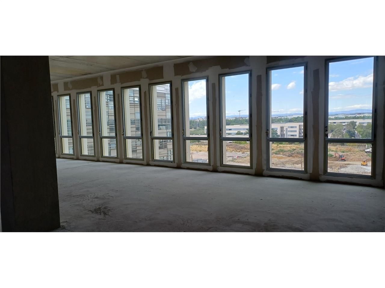 Nous proposons à la vente 2 plateaux de bureaux