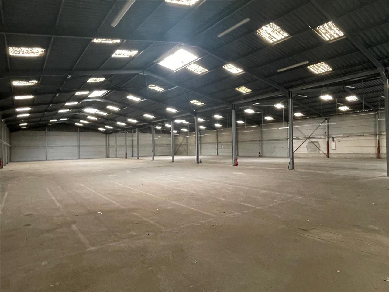 A LOUER LOCAL D'ACIVITES SETE Situé sur la zone i