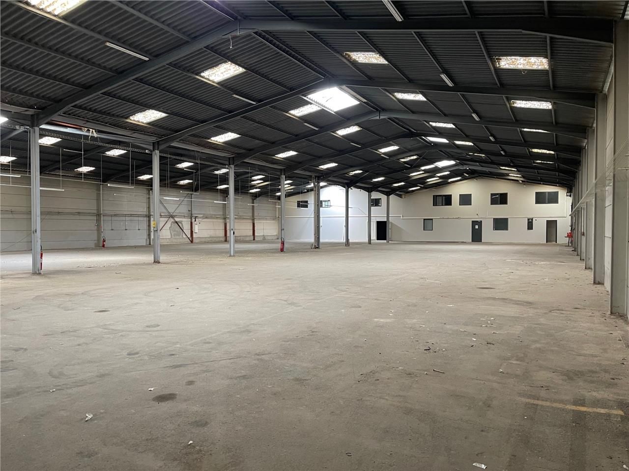 A VENDRE LOCAL D'ACIVITES SETE Situé sur la zone 