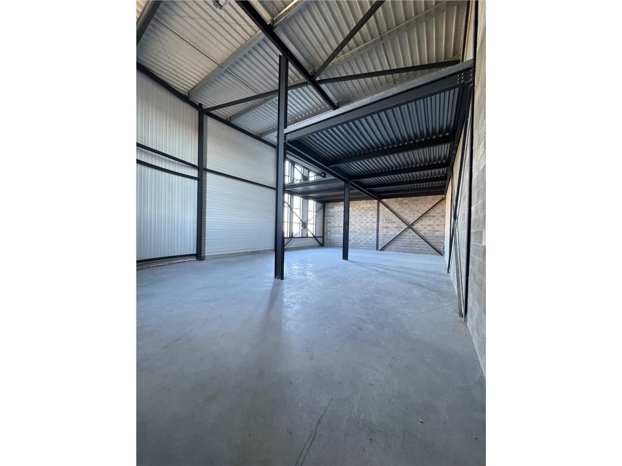 A louer local d'activités sur la Zi du Mijoulan à