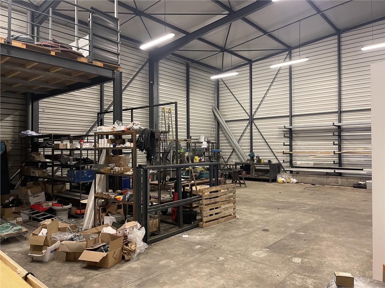 A louer local d'activités et bureaux situés sur l