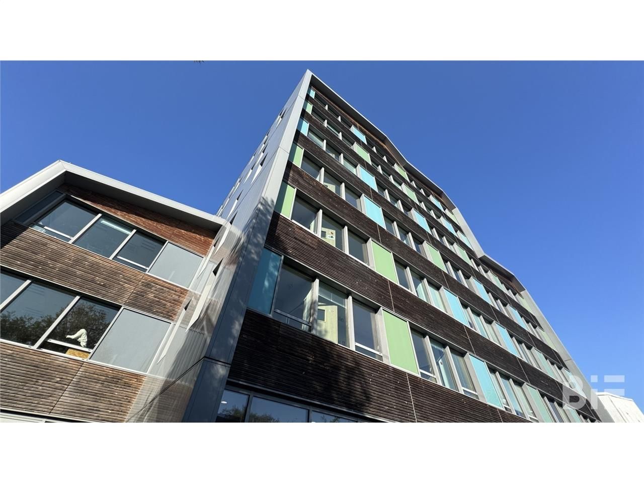 Au coeur du quartier des Bassins à Flot, proche d