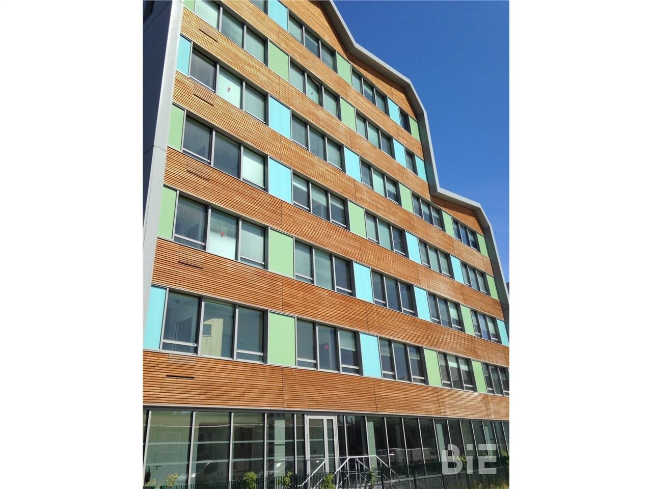 Au coeur du quartier des Bassins à Flot, proche d