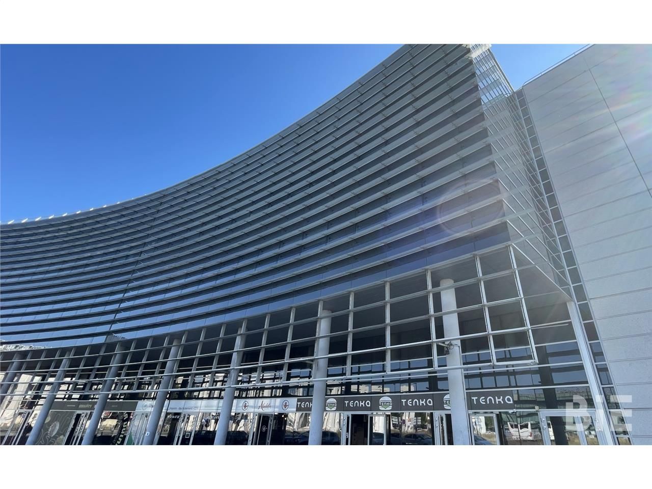 Au coeur du quartier d'affaires de RAVEZIES, l'im