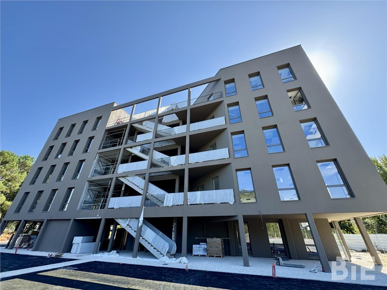 Au sein de l'environnement tertiaire et loisirs d