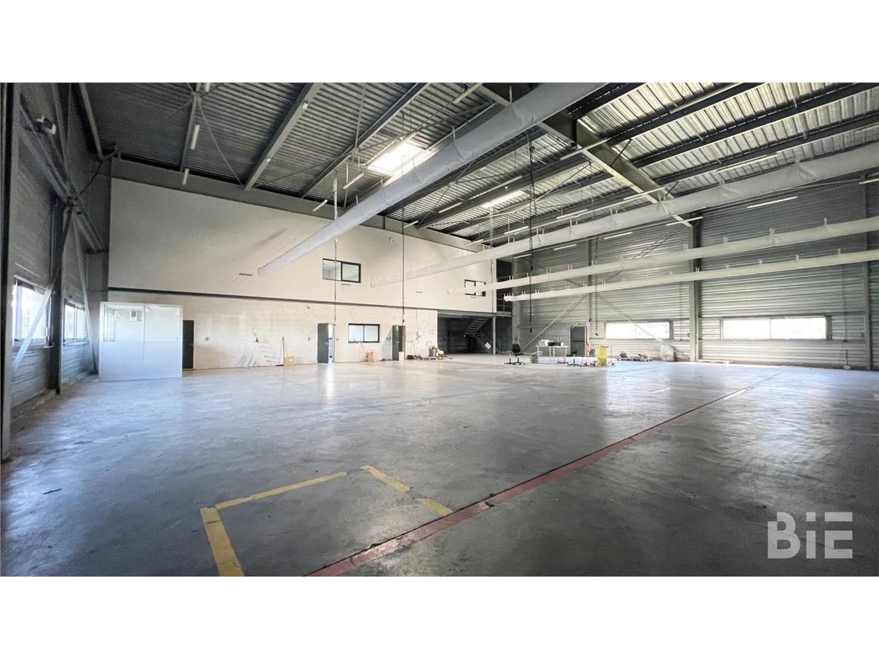 Nous vous proposons ce bâtiment d'activité totale