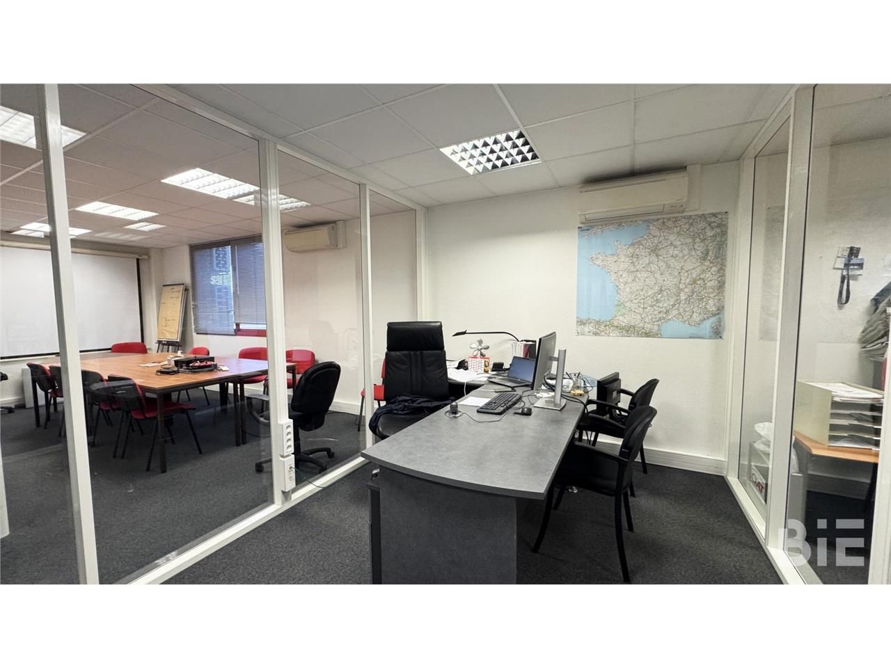 A l'entrée de la zone du Phare, à proximité du tr