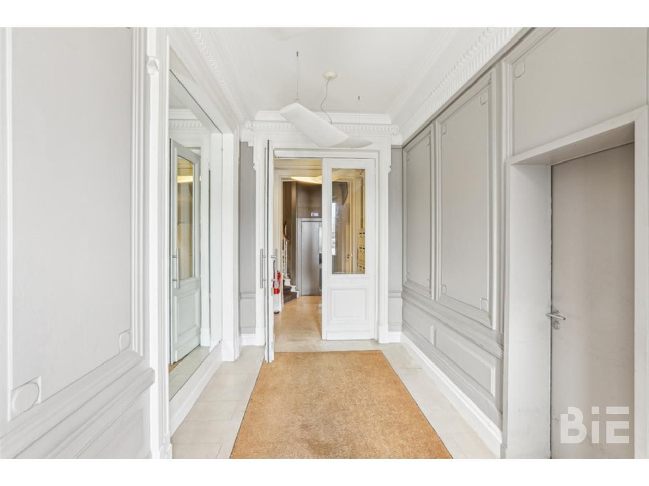 BIE vous propose au sein d'un immeuble en pierre 