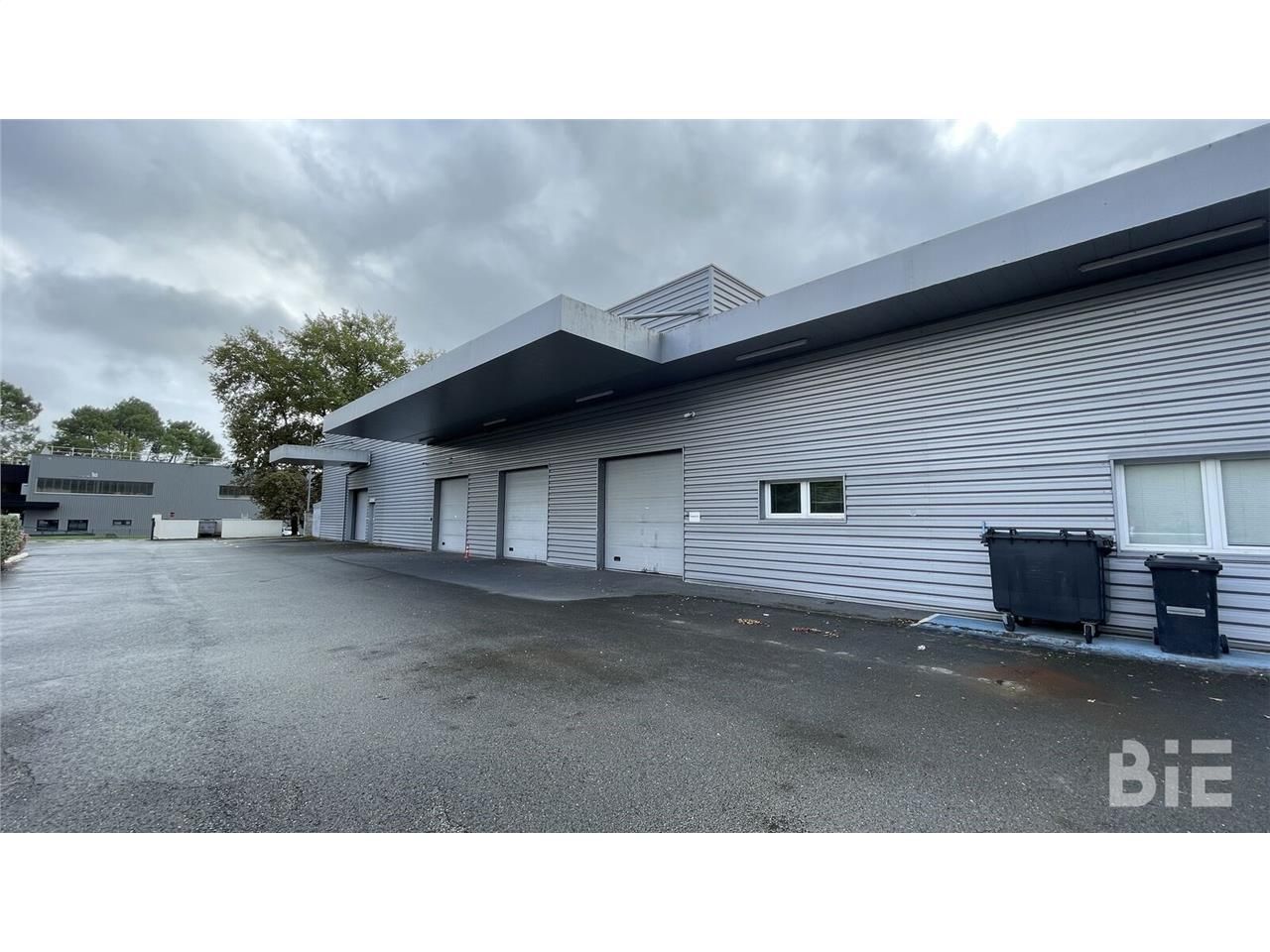 Nous vous proposons ce bâtiment indépendant situé