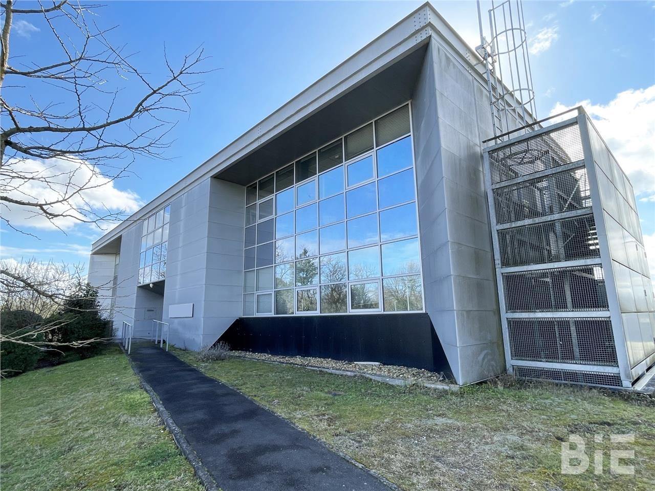 Situé à l'entrée du Domaine de Pelus (côté aéropo