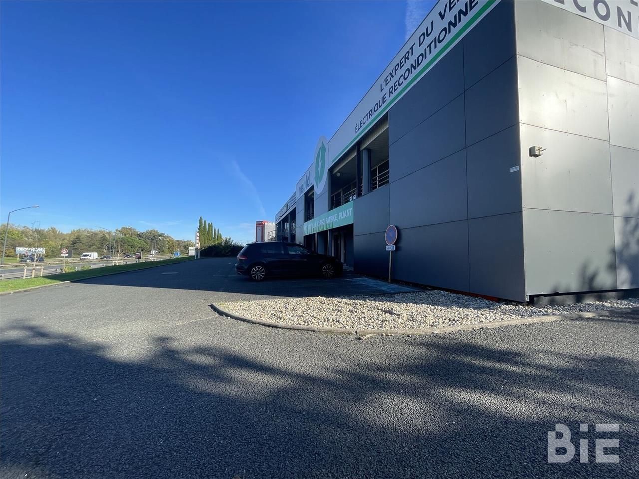 BIE vous propose à la location un showroom de 900