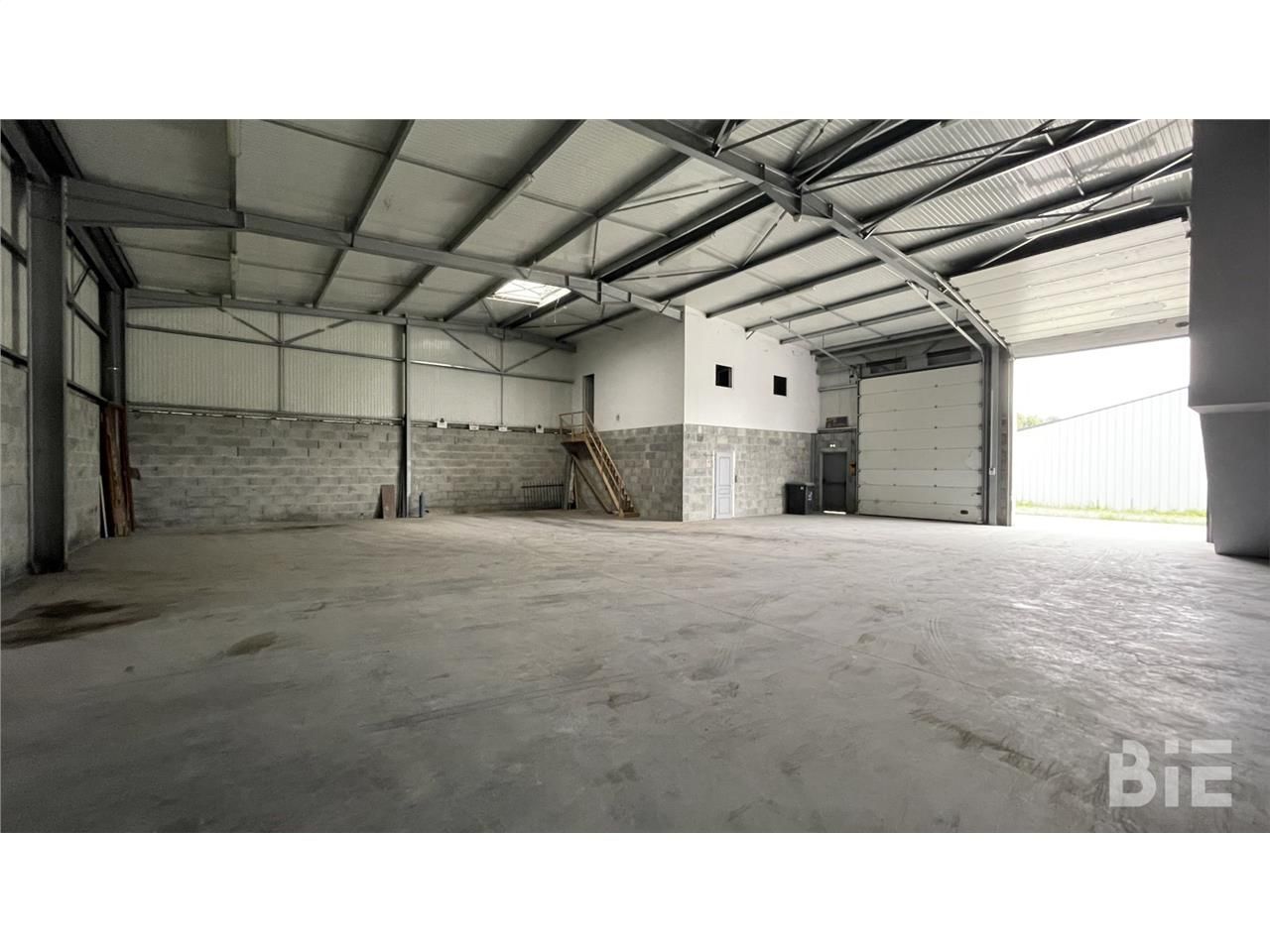 Nous vous proposons ce bâtiment mixte, pouvant êt