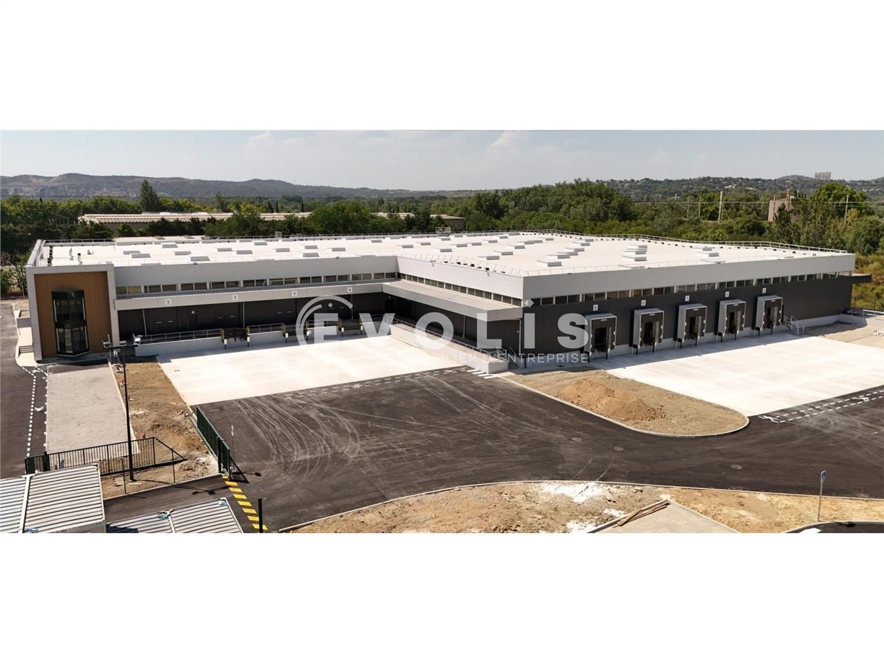 Locaux d'Activités à louer à Avignon,  totalisant