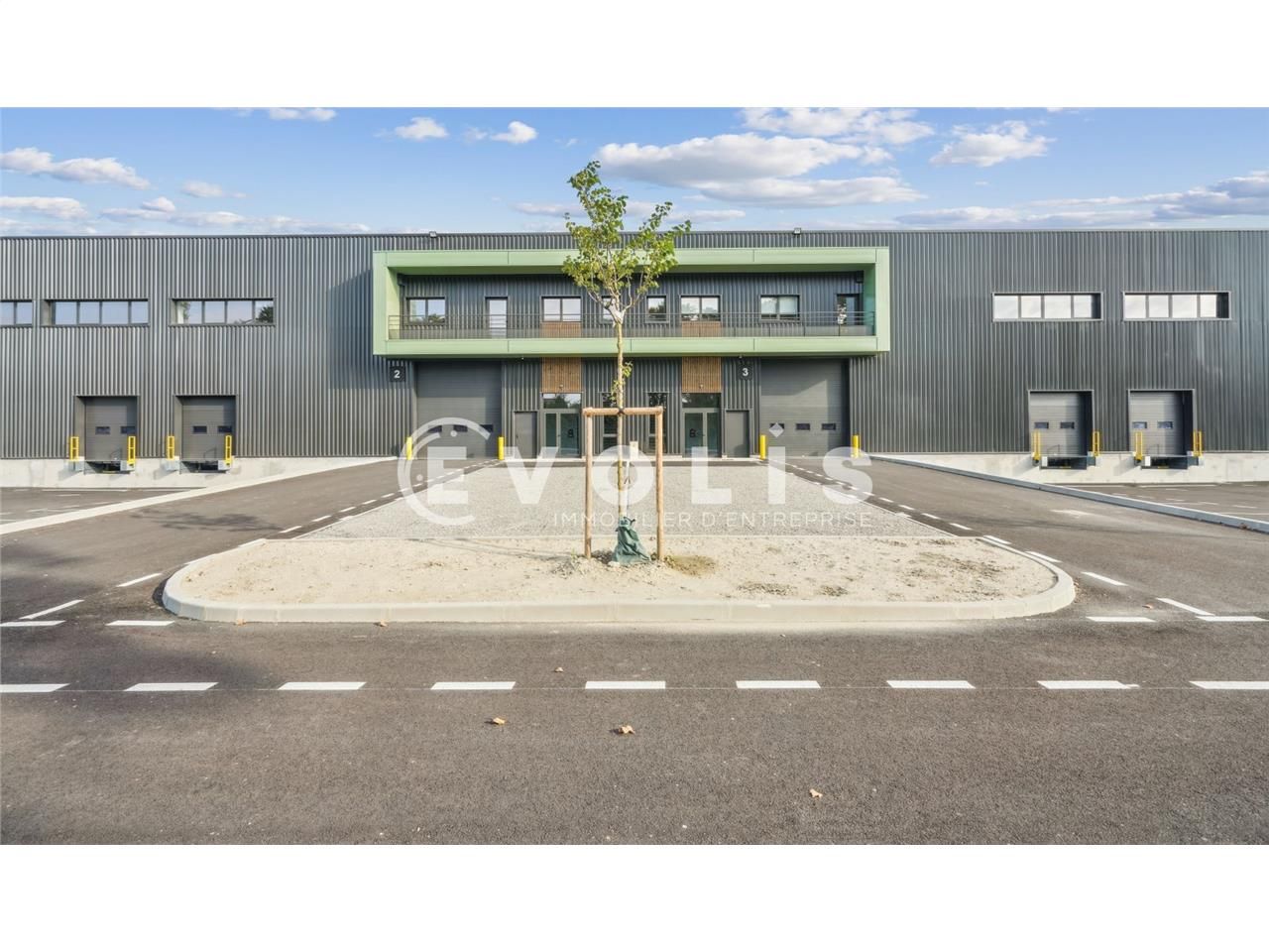 EVOLIS vous propose  des locaux d'activité de 1 4
