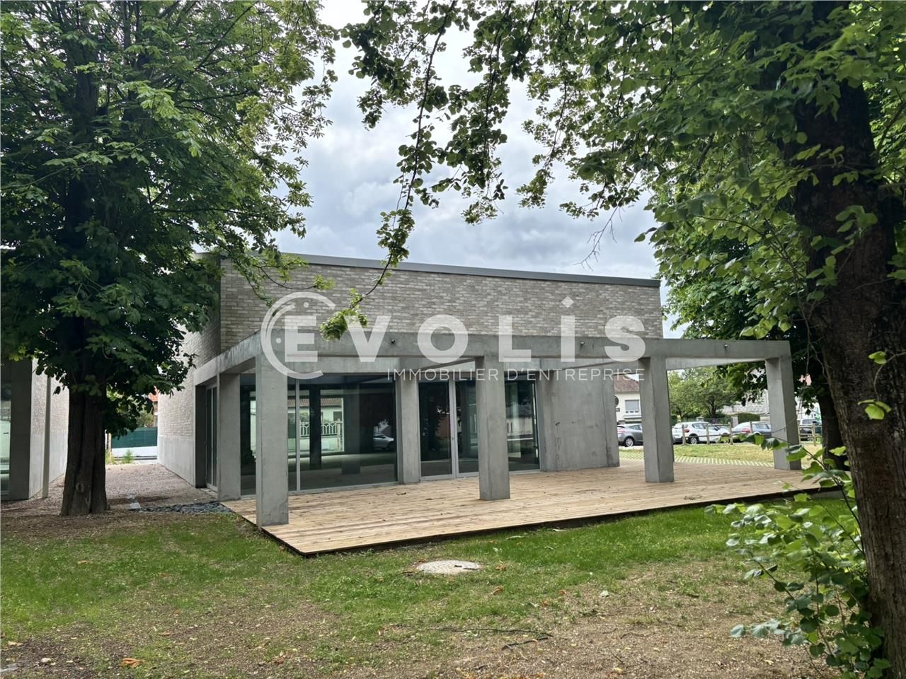 LOCATION - LOCAL COMMERCIAL - 251.60 m²   Evolis 