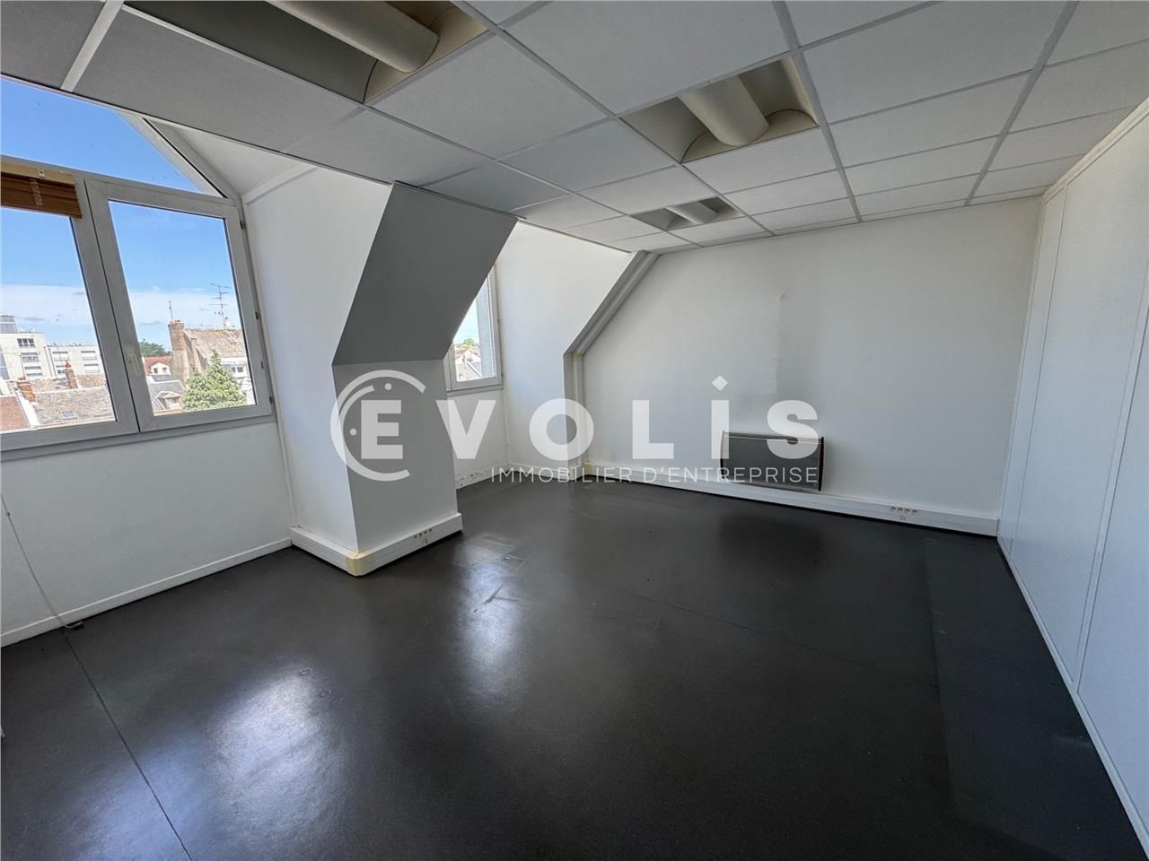 LOCATION - BUREAUX - 160 m² Evolis vous propose