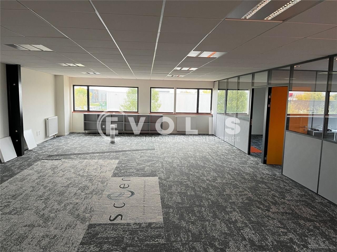 Location - Bureaux et Stockage - 548.92 m² enviro