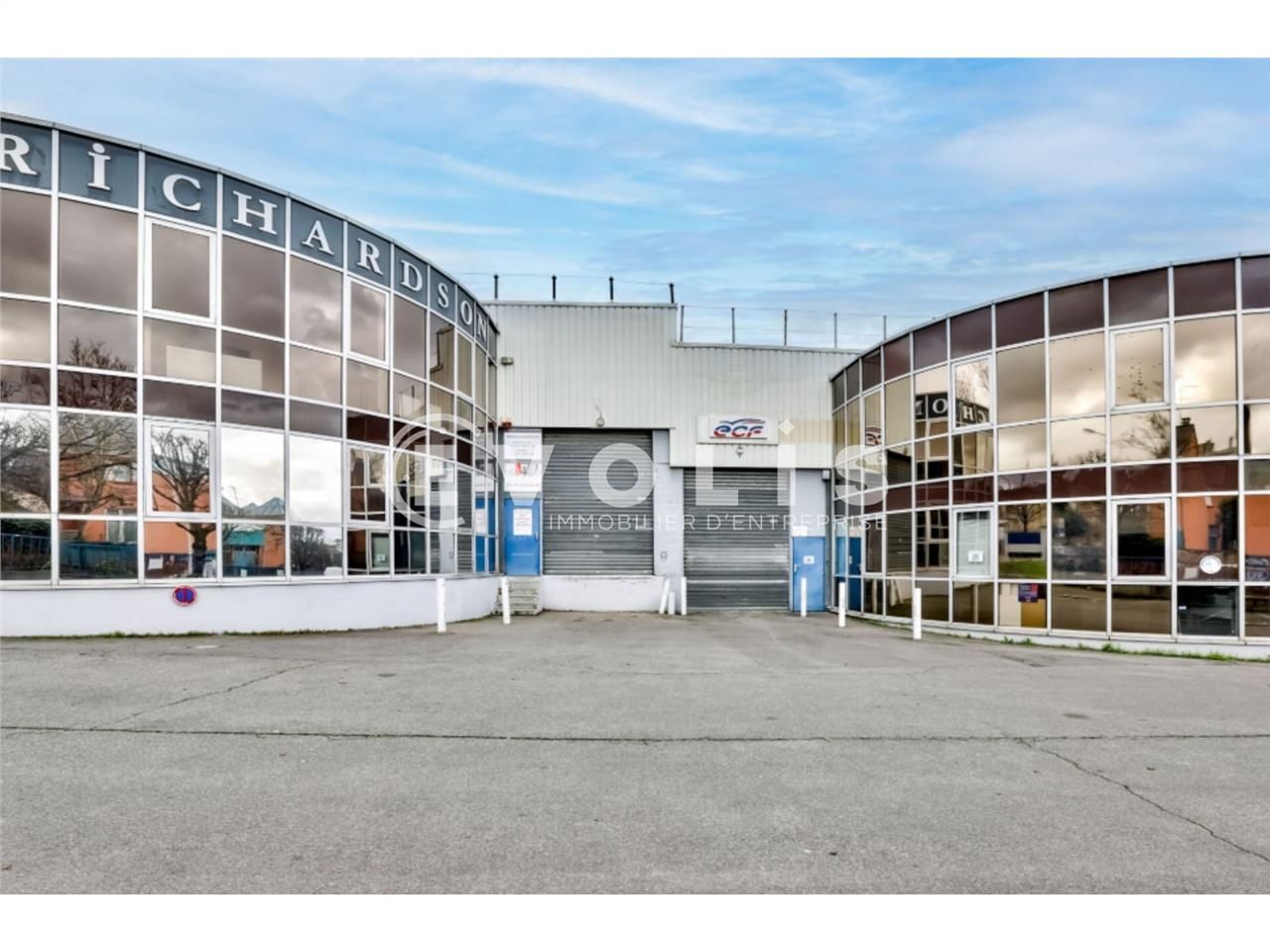 À proximité immédiate des grands axes routiers et