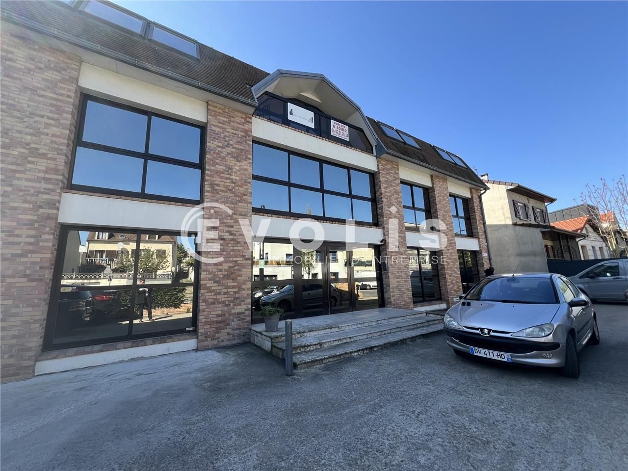 A proximité de l'A86 et du RER (A et E), EVOLIS v