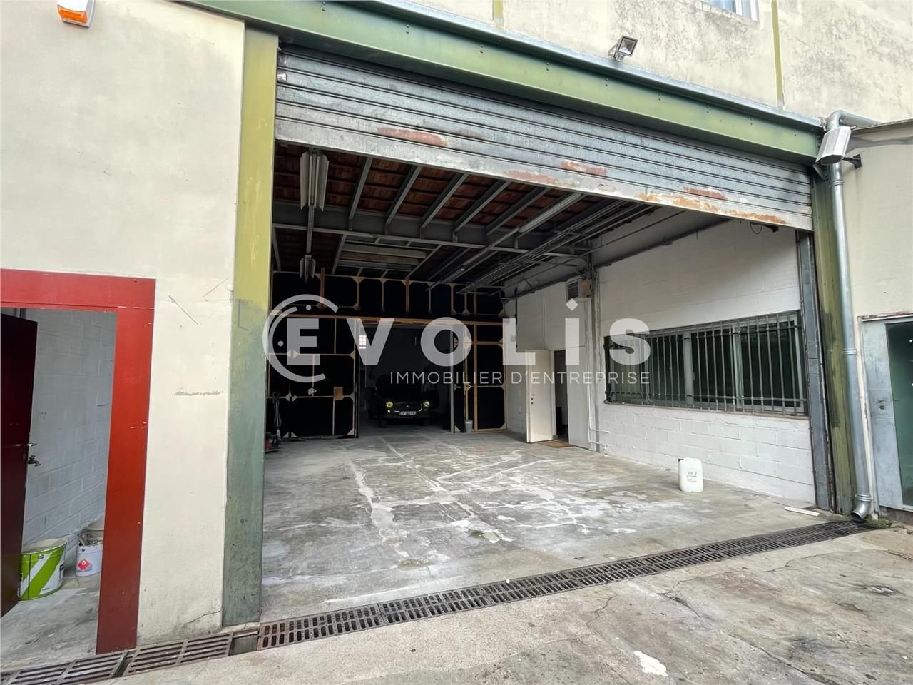 Idéalement situé à proximité immédiate des bords 