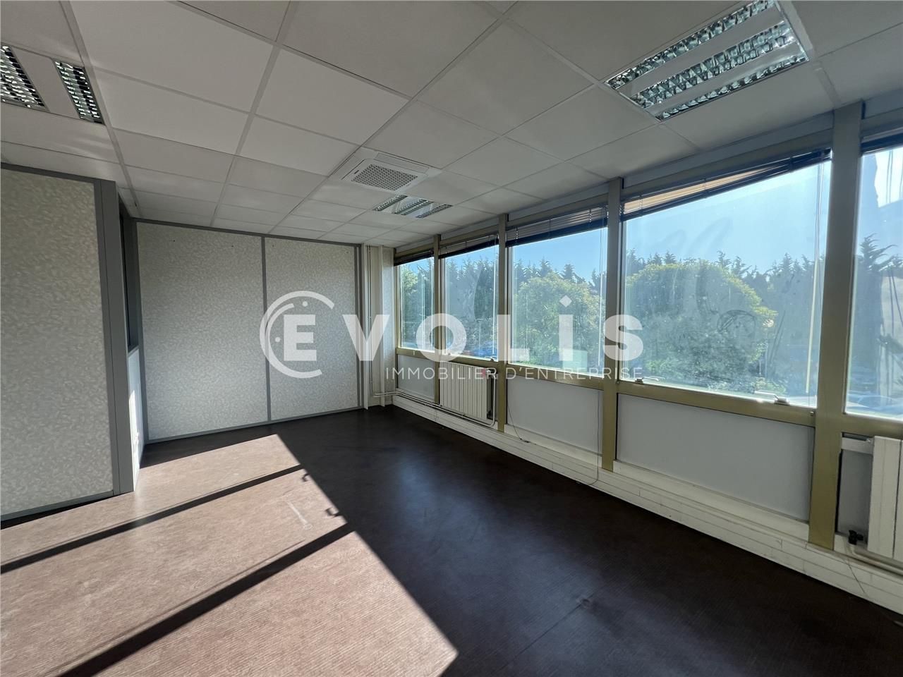 A proximité de la future gare de la ligne 15 « Vi