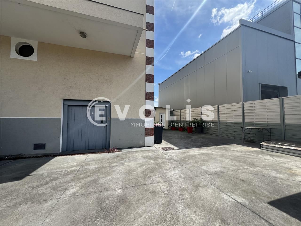 Au sein d'une zone d'activité, EVOLIS vous propos