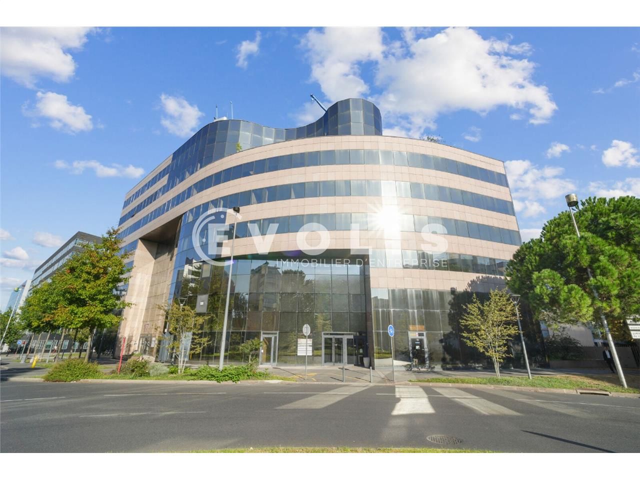 Au sein du quartier d'affaires « Mont d'Est » de 
