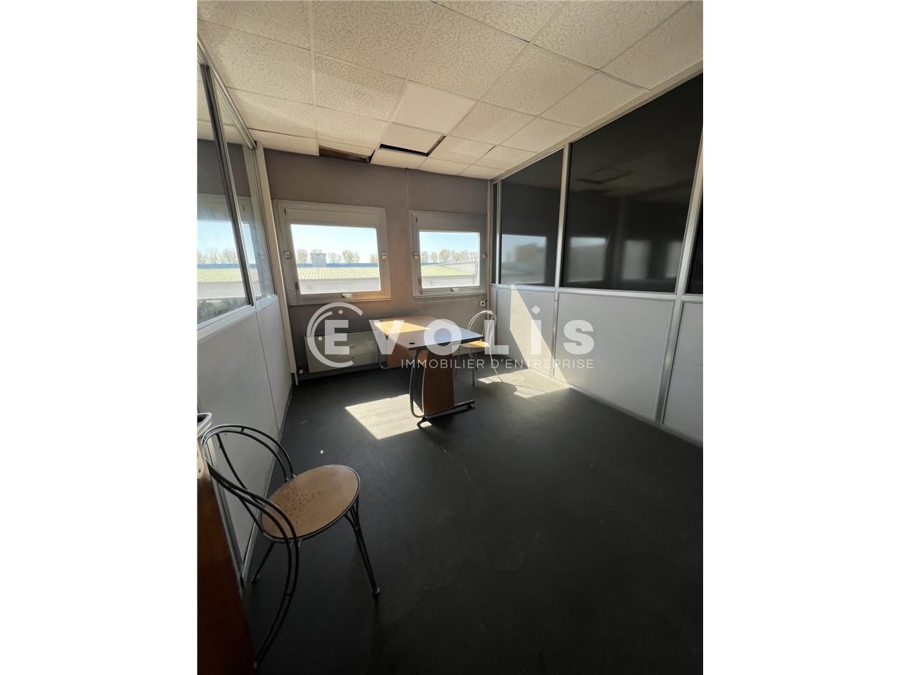 Au sein DE LA ZONE INDUSTRIELLE DE Chennevières-s