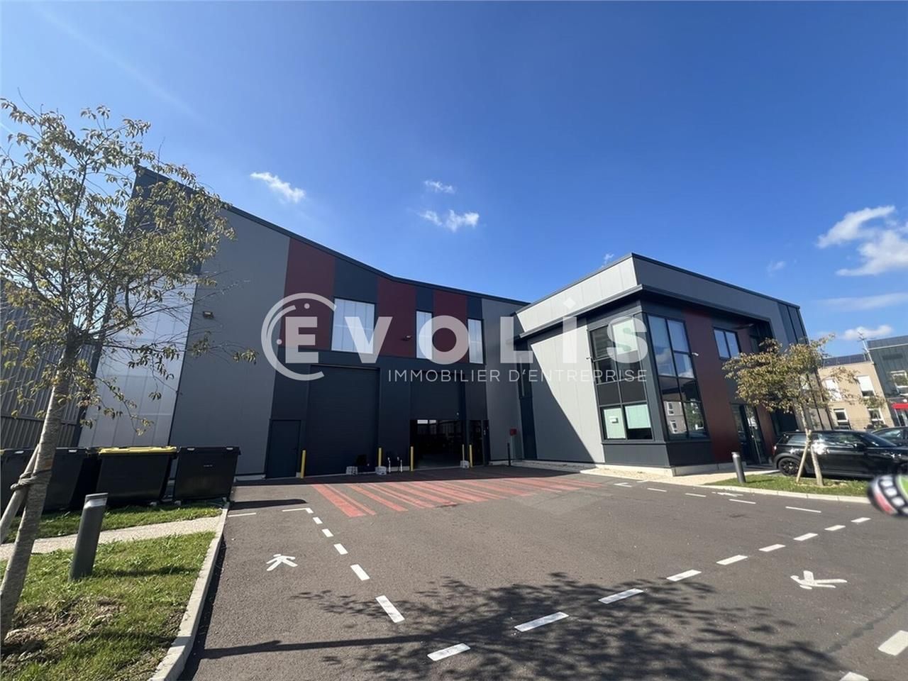 À proximité immédiate de l'A86, au coeur du Parc 