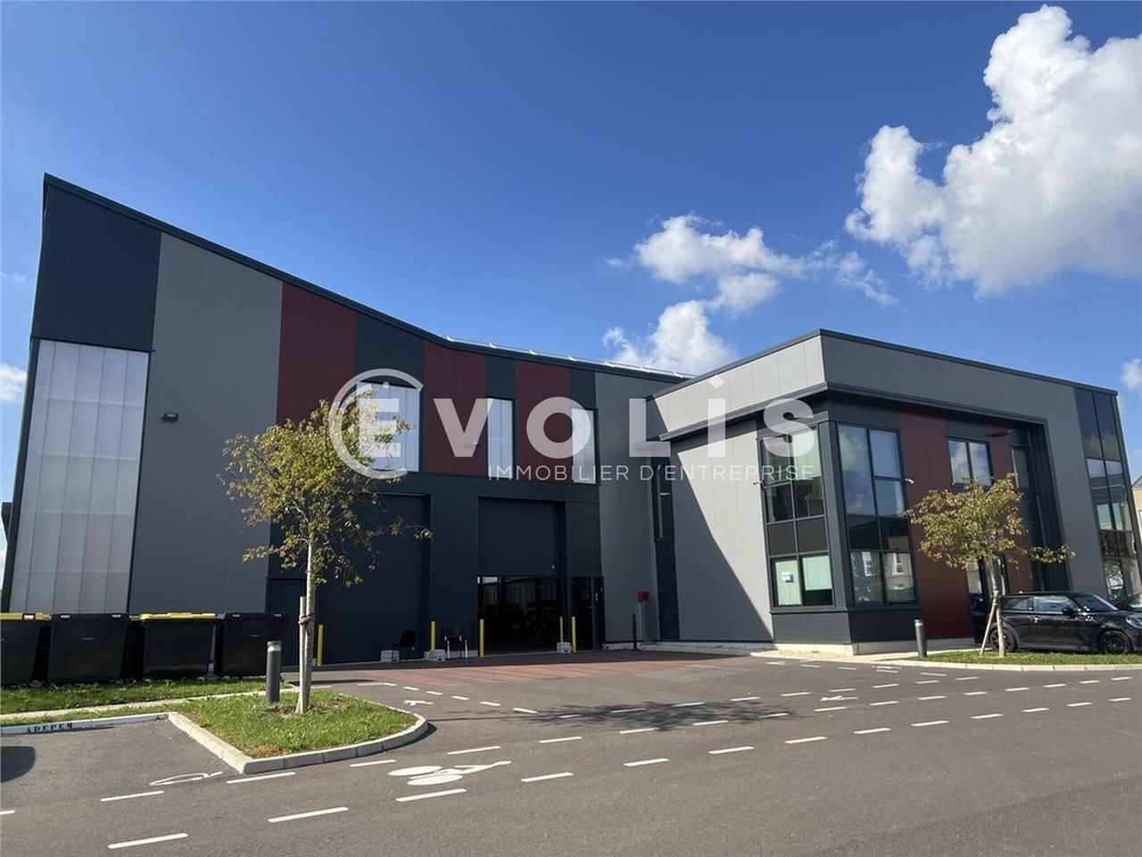 À proximité immédiate de l'A86, au coeur du Parc 