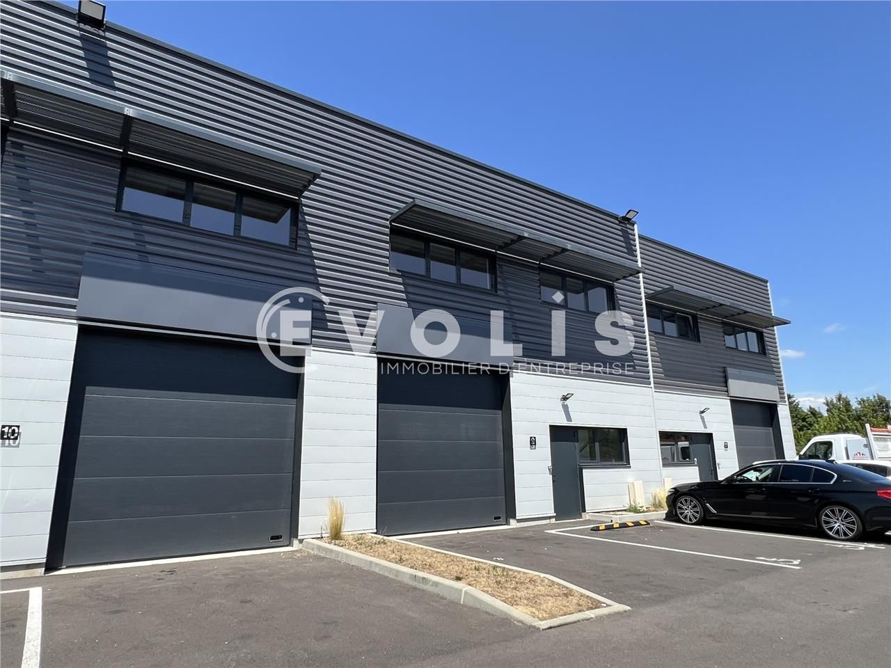 Au coeur de la ZAC du Levant, en visibilité direc