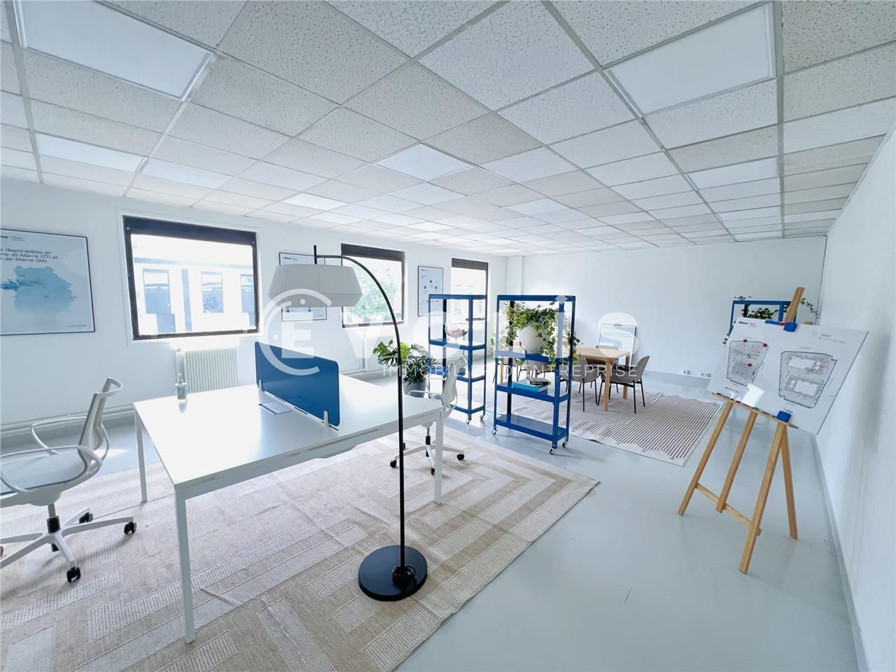 A proximité immédiate de l'Autoroute A4, avec une