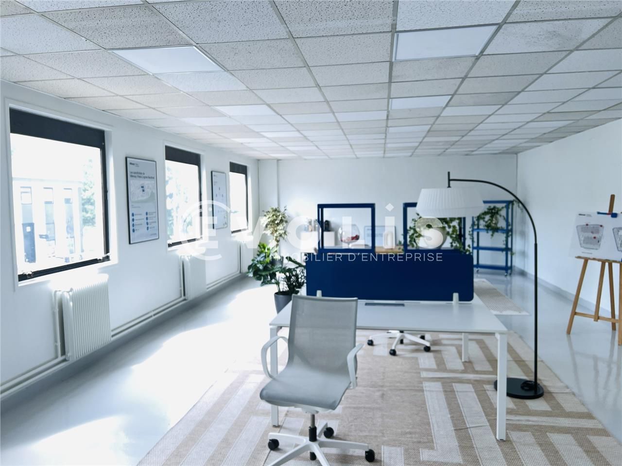 A proximité immédiate de l'Autoroute A4, avec une