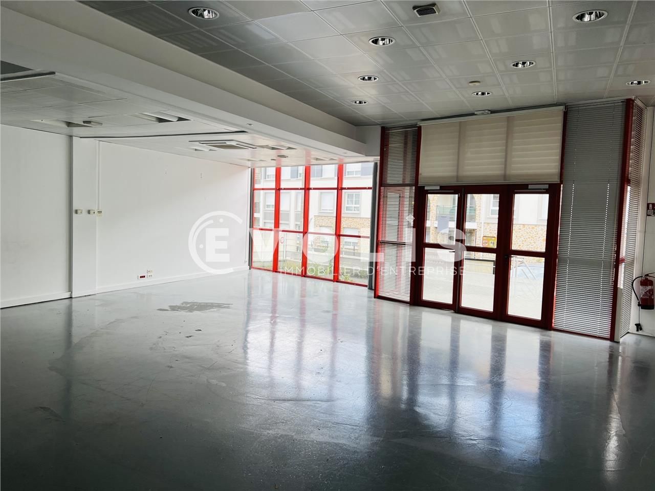 A proximité du centre commercial des « 4 Chênes »